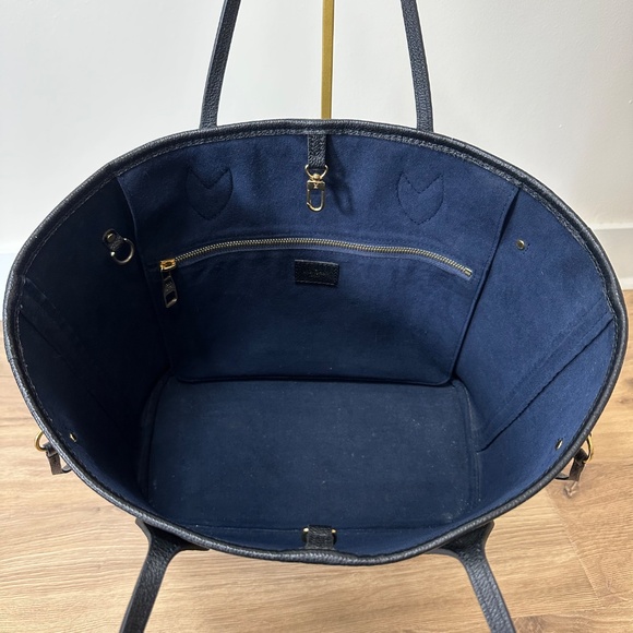 Louis Vuitton Neverfull MM - Picture 10 of 17